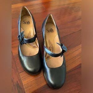 Sofft black ladies leather maryjane pumps Size 7.5